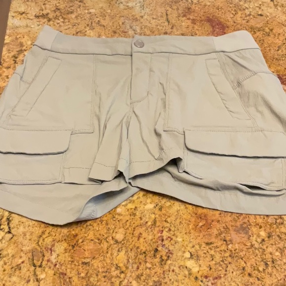 Athleta Pants - Athleta Trekkie 2.0 shorts